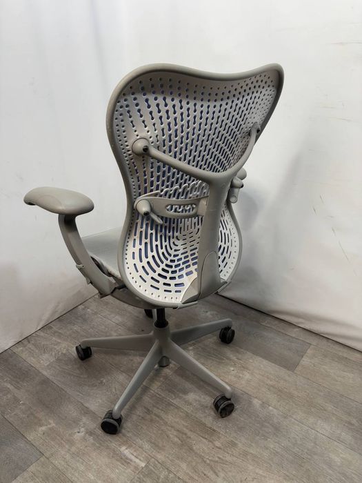 Ортопедичне крісло Herman Miller Mirra  мірра люкс сегмент для спини