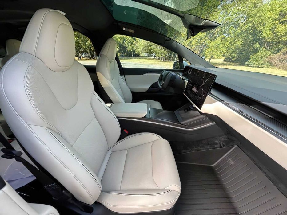 Tesla Model X Plaid      2022