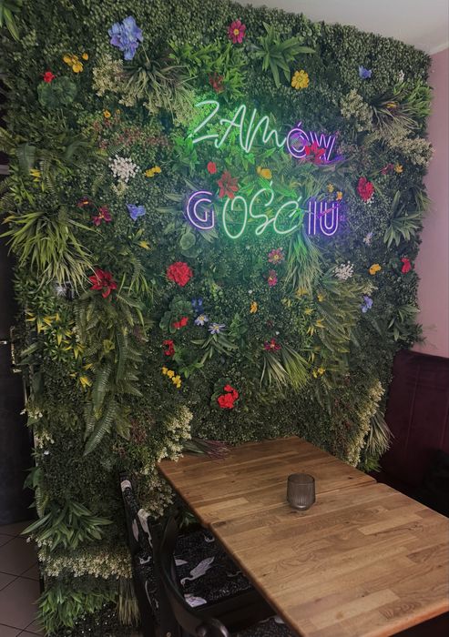 Scianka dekoracyjna ze sztucznych kwiatów