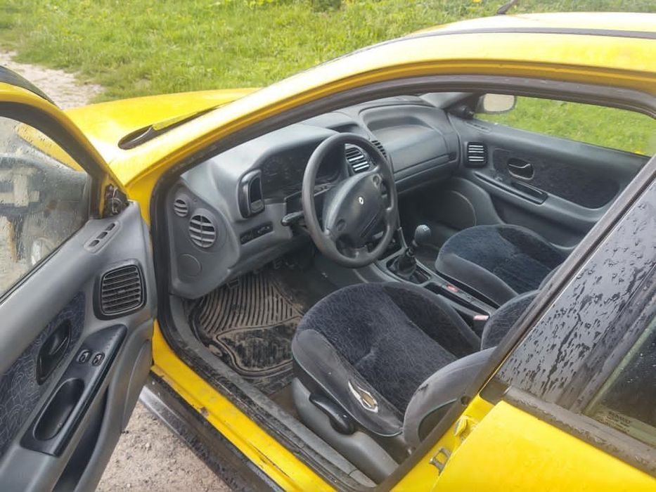 Renault Laguna ...