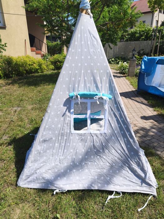 Namiot materiałowy, tipi