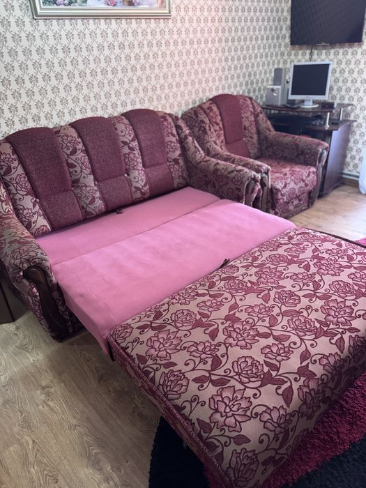 Диван та крісло.