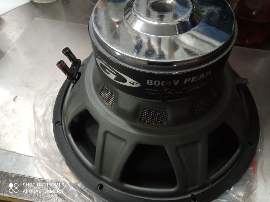 Sprzedam głośnik Alpine 800W/30cm.