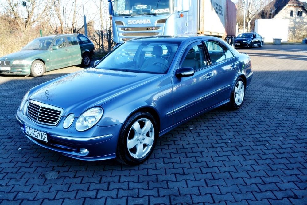 Mercedes-Benz Klasa E AVANTGARDE Automat Piekny Kolor Xenon