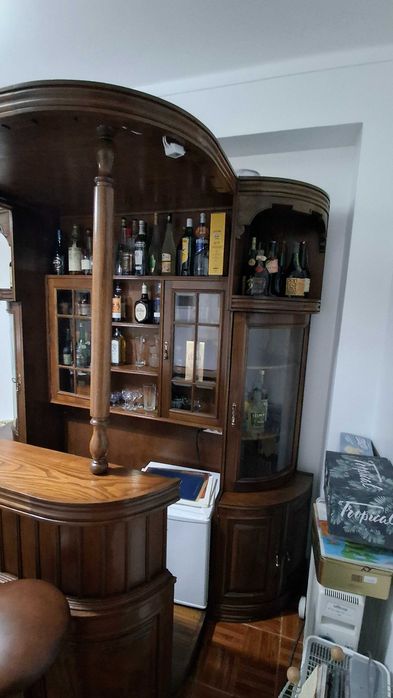 Bar madeira maciça (aos burlões, não percam tempo)