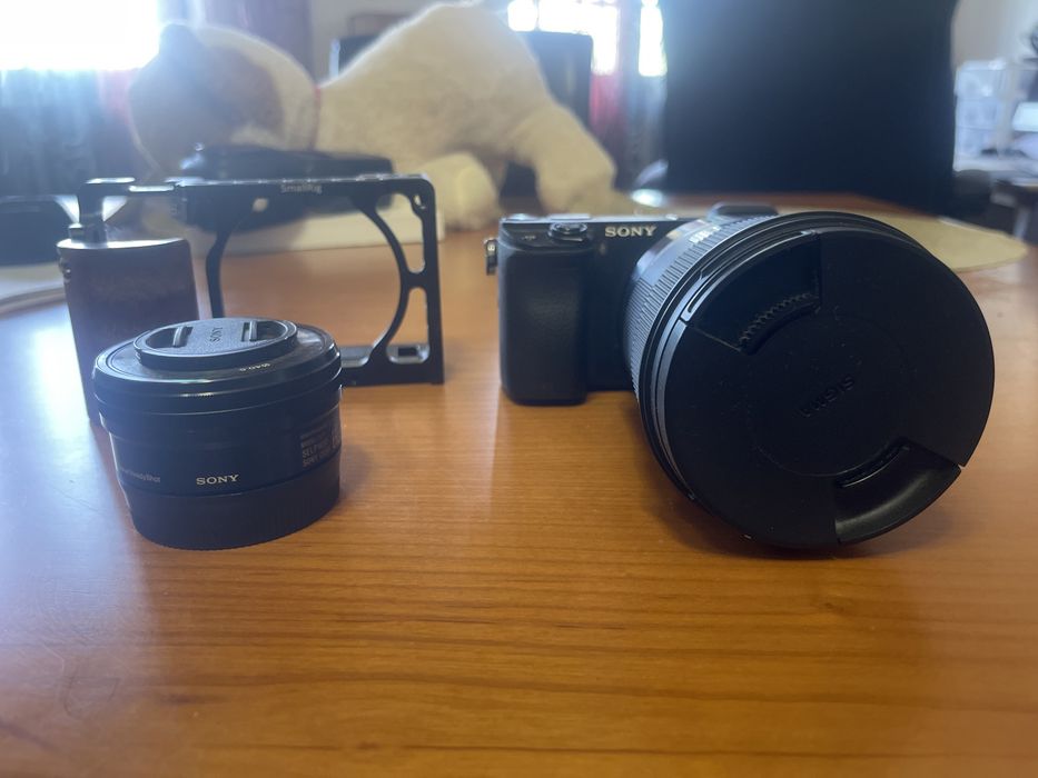 Sony A6300 + Sigma 24mm f/1.4 ART + Sony 16-50 OSS + Cage + 4 Baterias
