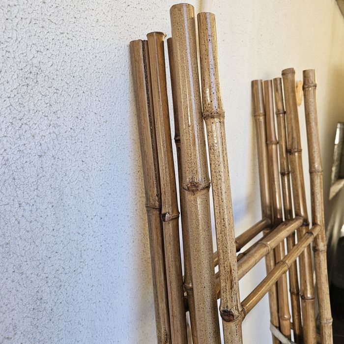 Toalheiro em bambu em escada