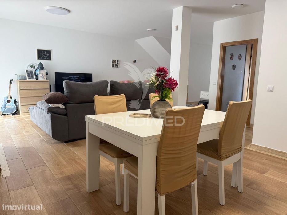 Moradia V3 em Condominio Privado com Piscina.