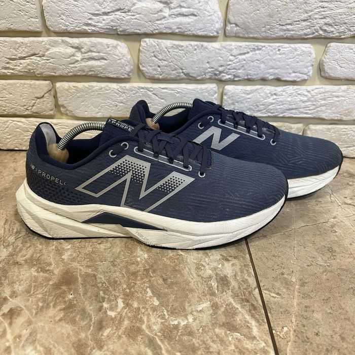 Кросівки New Balance FuelCell Propel v5