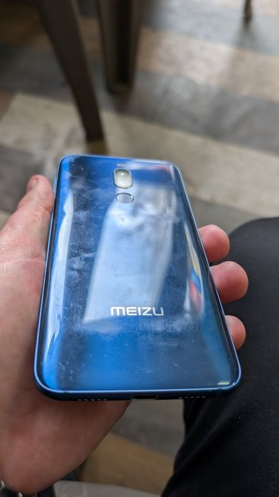 Meizu X8 в блакитному кольорі
