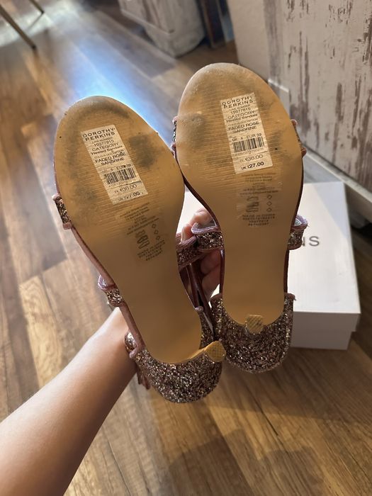 Dorothy Perkins różowe sandałki na obcasie sandały