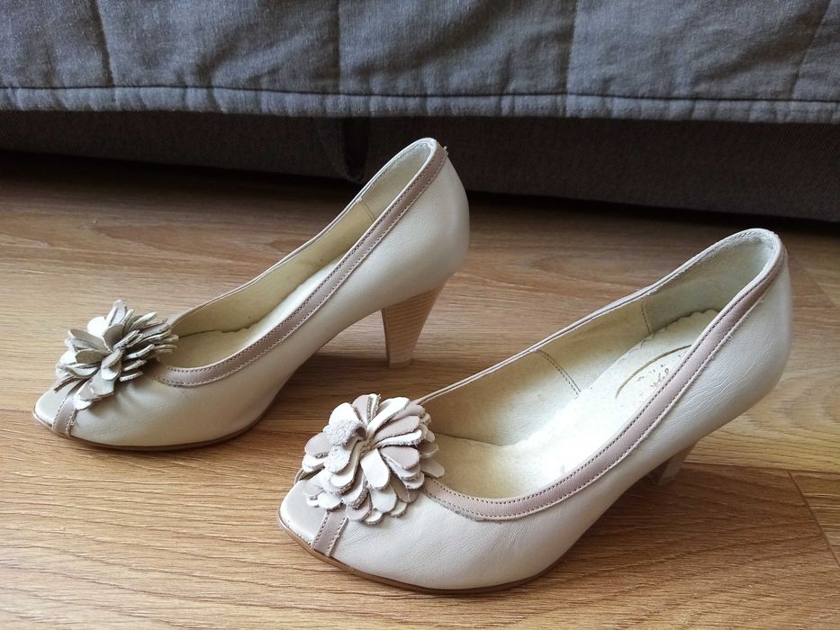 Czółenka beżowe Filipczyk nowe 36