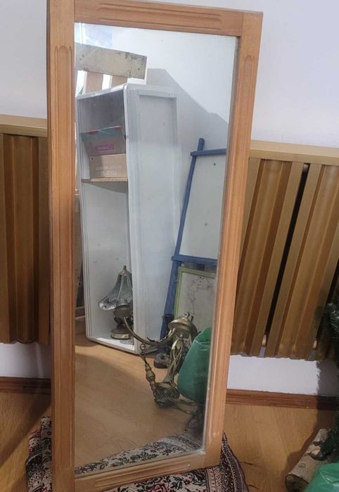 Sprzedam lustro w drewnianej ramie