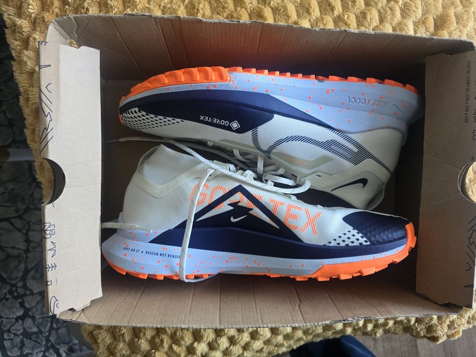 Buty Nike z goratex nowe 31 cm