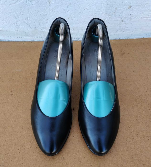 Кожаные классические туфли лодочки Ecco 38 р. Оригинал