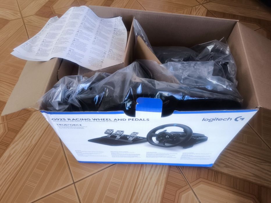 Logitech g923 PS4/PS5/PC