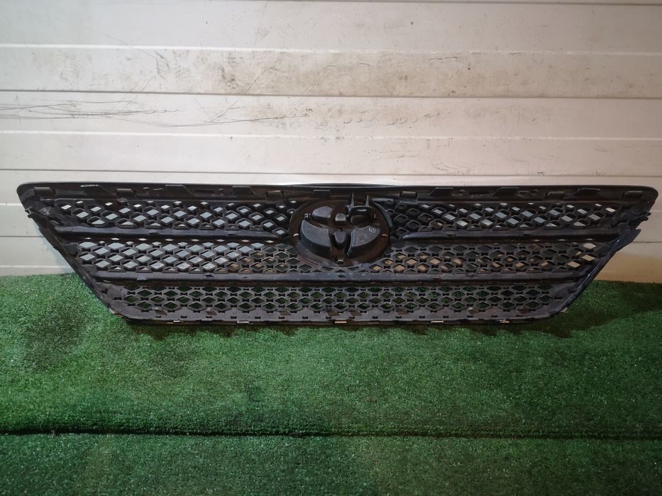 Toyota Corolla E12 atrapa gril