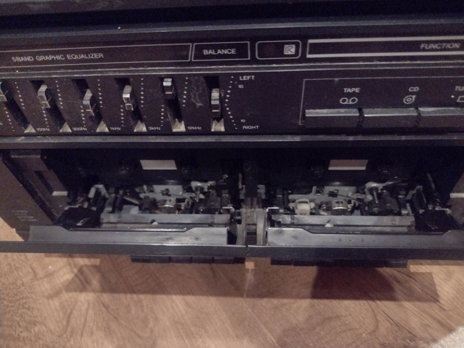 Продам муз центр Sanyo