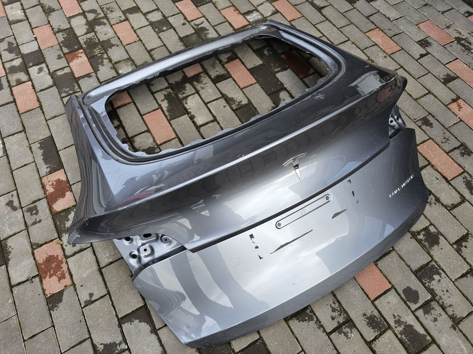 Tesla model Y MY Крышка багажника в наличии