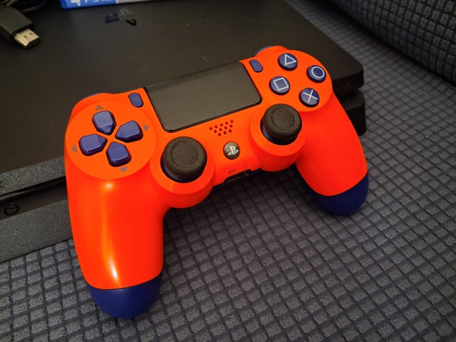 PS4 Slim 500GB + Comando + 5 Jogos – Pronta a jogar!