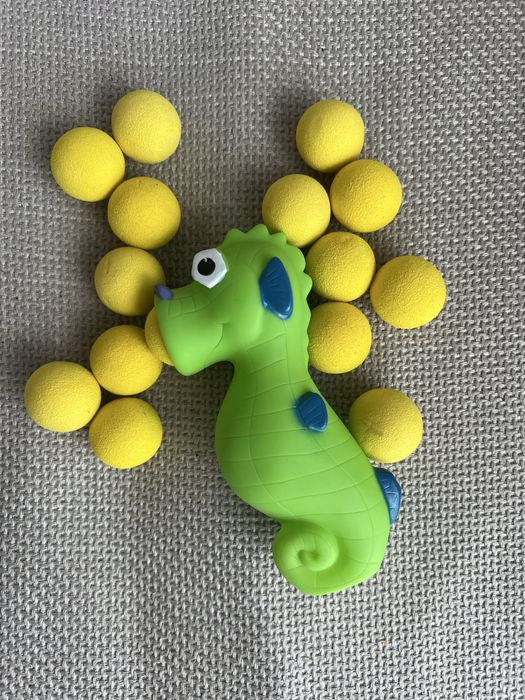 Hog Wild Seahorse Popper – wyrzutnia piłeczek konik morski + 14 kulek