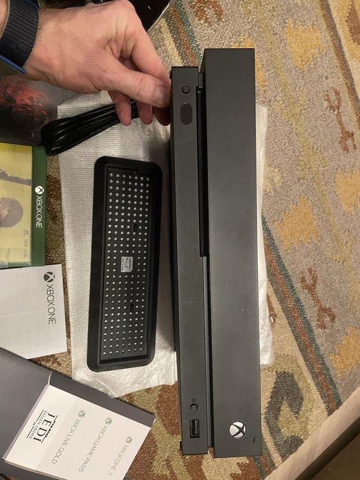 Xbox One X 1tb Cyberpunk 2077 FW 4908