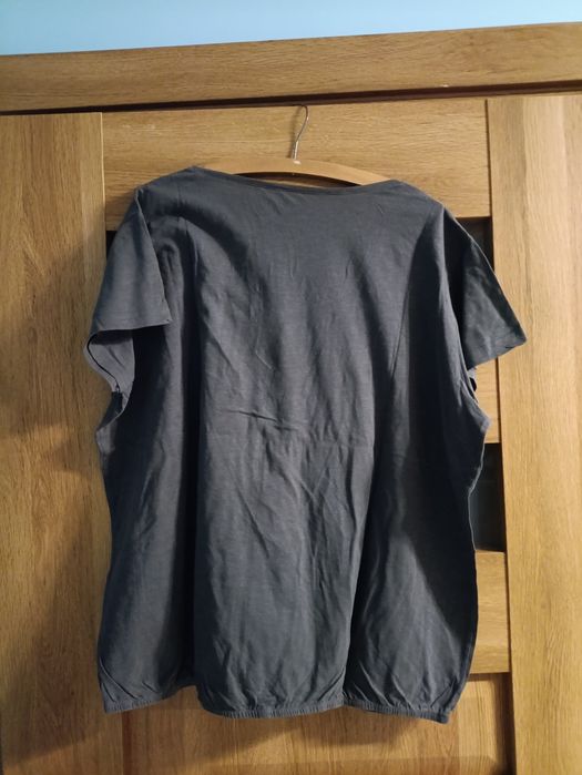 Ciemno szara bluzka z sercem