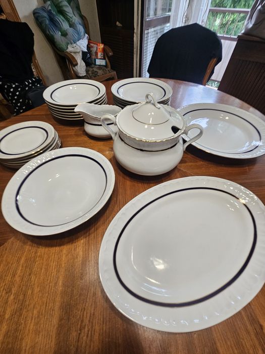 Serwis obiadowy Bogucice – porcelana PRL, granat i złoto | komplet