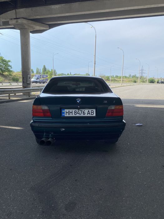 BMW E 36 мотор 1.6 бензин