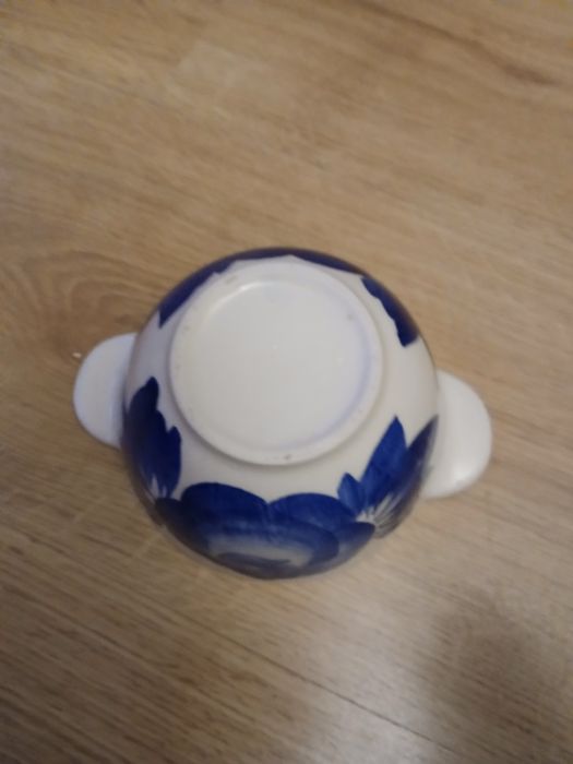 Bulionowka z fajansu w kobalcie