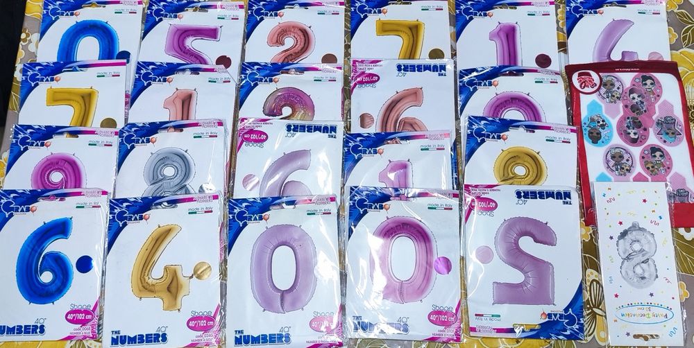 Vários números para aniversário coloridos