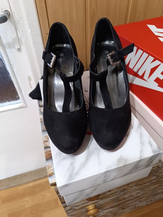 Eleganckie czółenka na obcasie