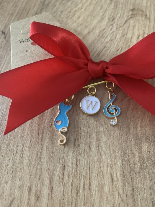 Czerwona kokarda z literka do wózka!