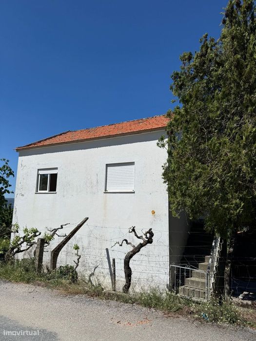 Oportunidade Imperdível: Casa Independente! — São João de Fontoura, Viseu