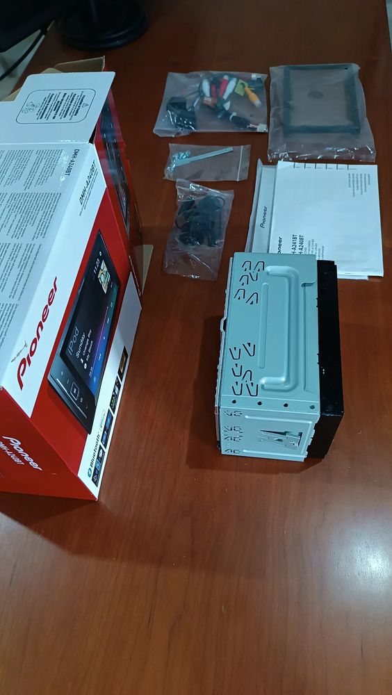 Autorrádio multimédia Pioneer DMH-A240BT