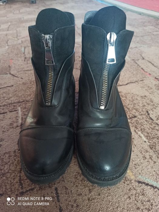 Продам женские  ботинки б.у