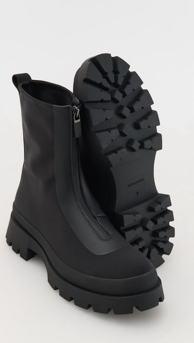 Черевики на тракторній підошві