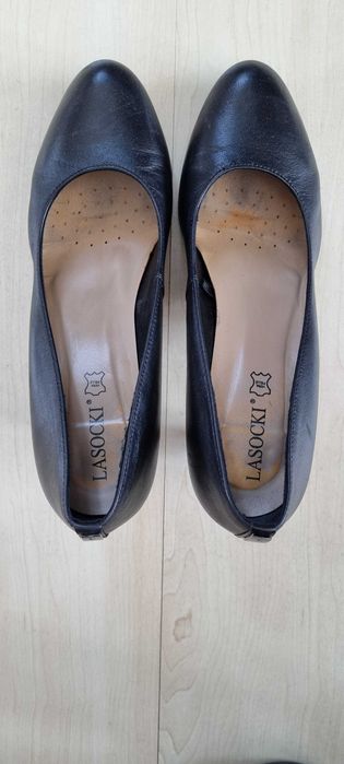 Czarne eleganckie buty na obcasie