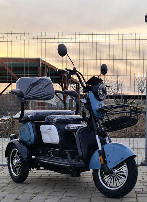 Скутер трехколесный электрический, трехместный 1200W