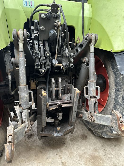 Trator Claas Axion 810