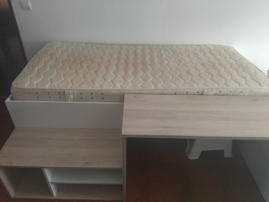Cama alta reversível c/ estrado e secretária