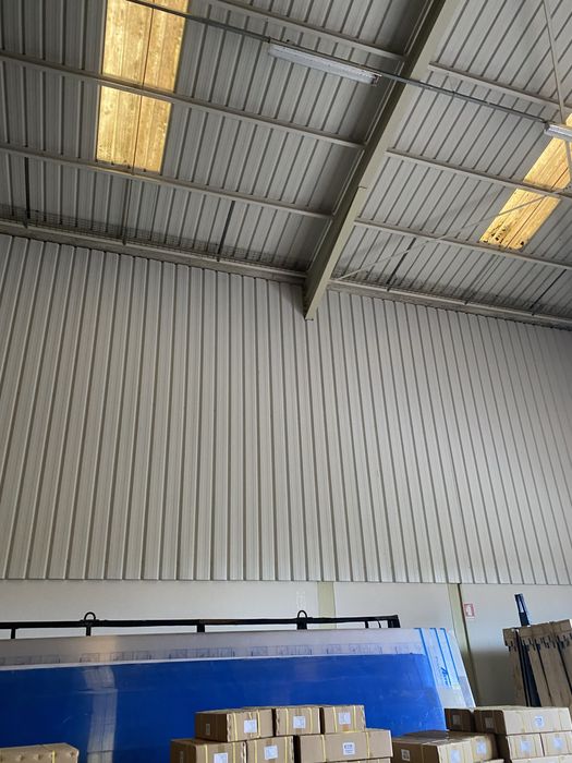 Aluga se armazens e terrenos  samora correia varias areas