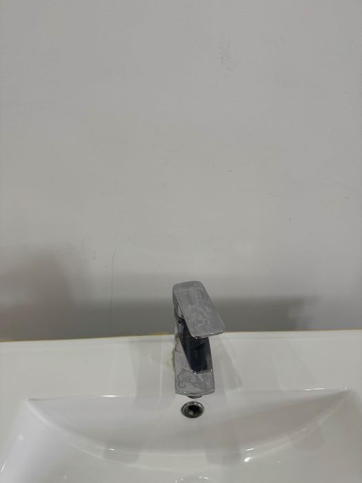 Lavátorio com móvel e torneira incluída