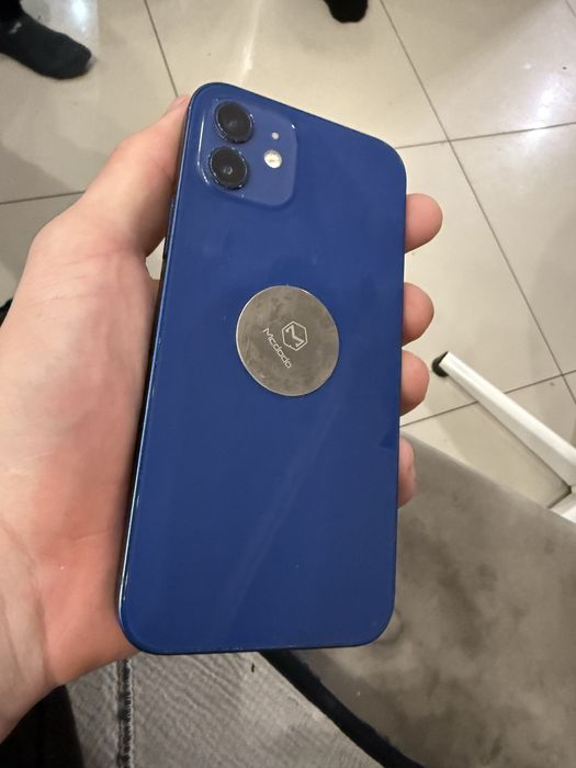 Продам айфон 12 64 гб памяті