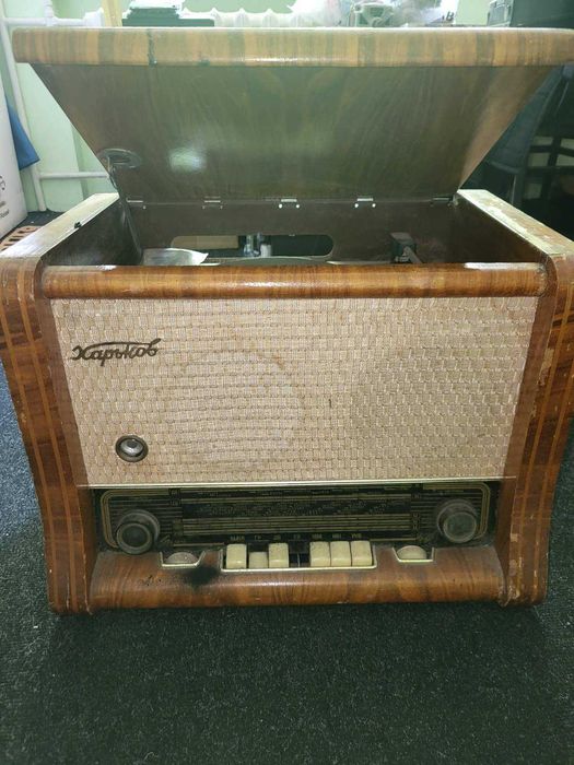 Програвач Харків з пластинками