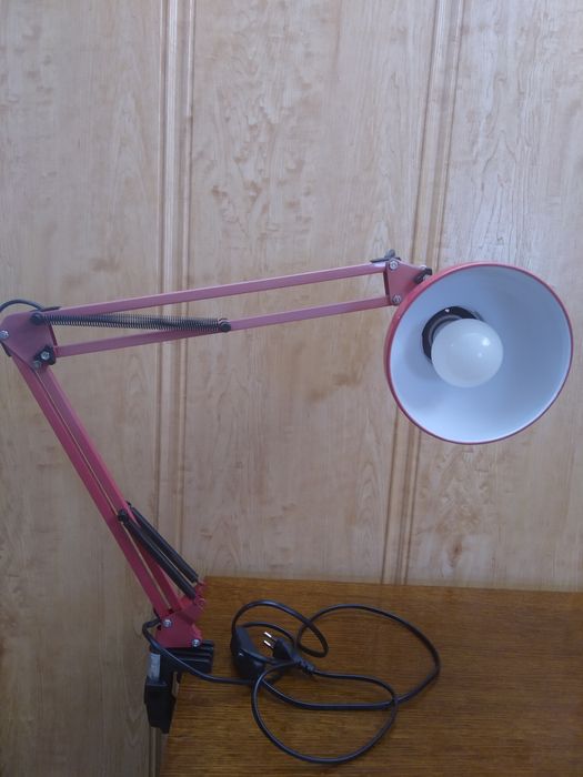 Лампа настільна.