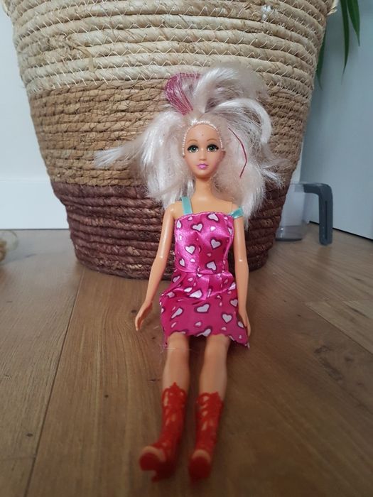 Lalka Barbie z sukienkom