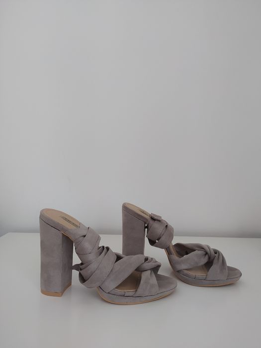 Sandałki na słupku CCC