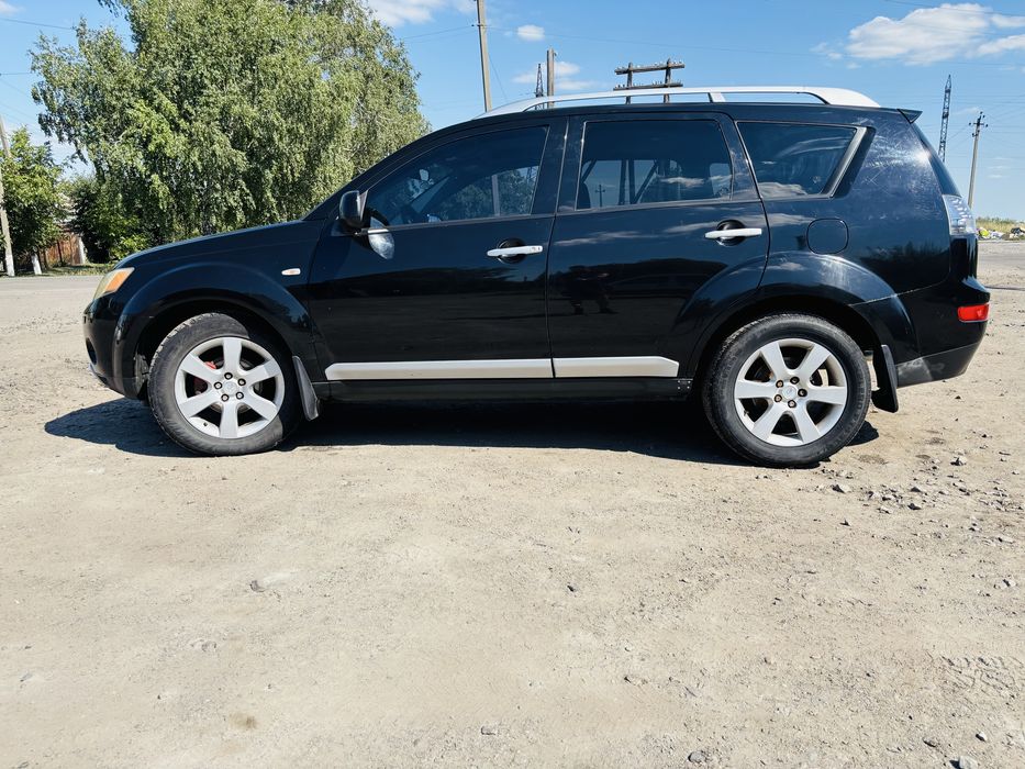 Mitsubishi Outlander XL
