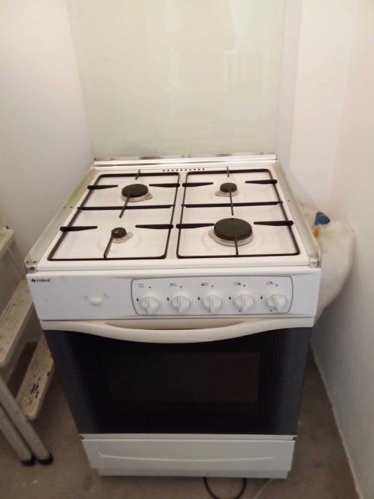 Fogão INDESIT a gás (garrafa)